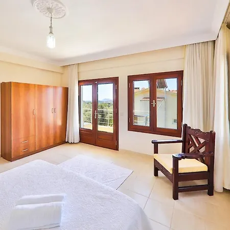 Sarı - Luxury With Private Pool&jacuzzi